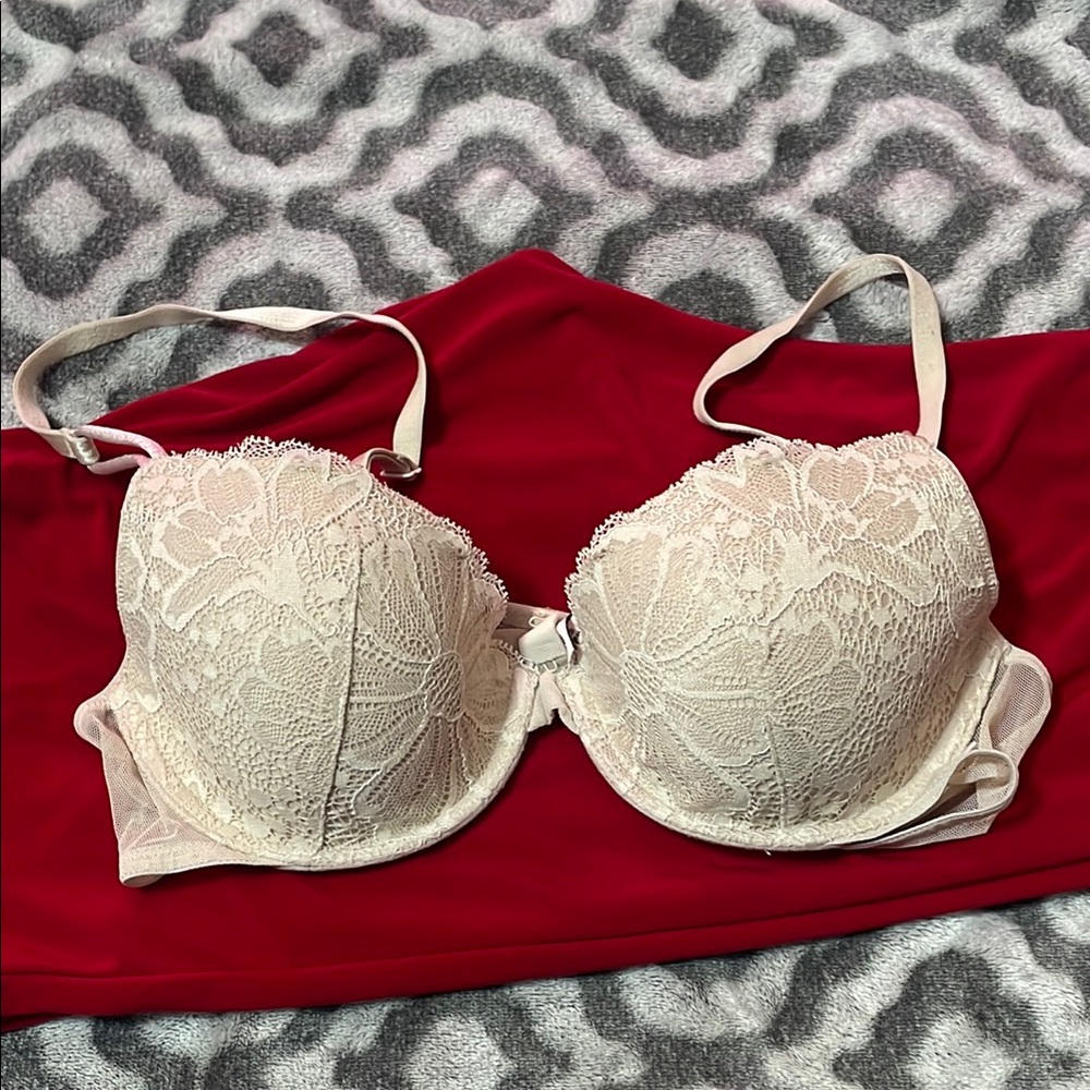 Victoria's Secret Cream Lace Bra with Underwire Support